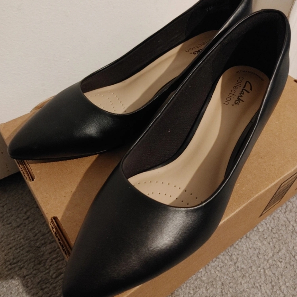 BRAND NEW! CLARKS BLACK LEATHER SHOES/ PUMPS LADIES SIZE 9 W